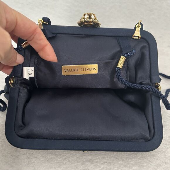 Valerie Stevens Black Crossbody Bag - Picture 6 of 10